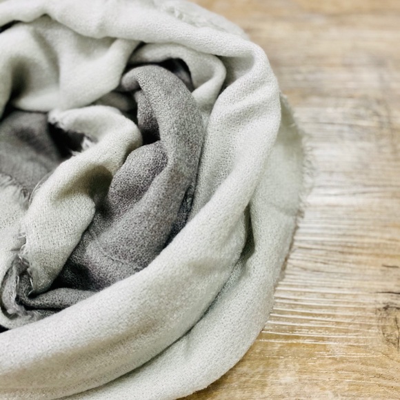 Solid Oversized Woven Loop - Picture 2 of 3